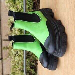 Ganni Lime Green Black Leather Chelsea Boot Size UE 35 MSRP $570